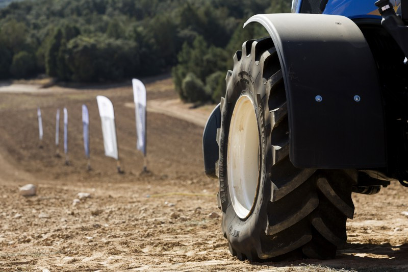 Bridgestone Lanza El Nuevo Neumático Agrícola Premium VX-Tractor