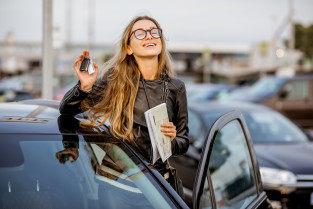 Woman renting a car 2022 02 09 23 12 26 utc (1)