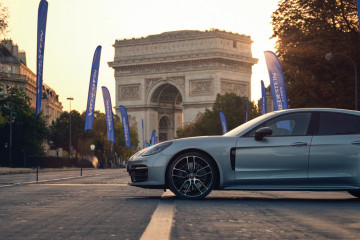 Porsche Panamera Arco del Triunfo Ultrac Pro